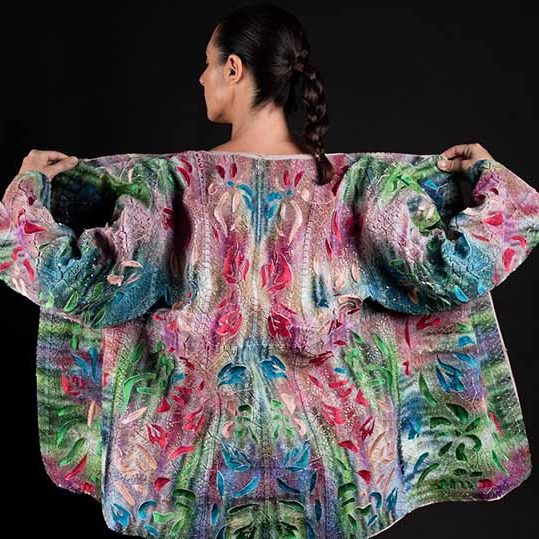 與Stratasys合作將3D多色印花和服從傳統(tǒng)IKAT編織中汲取靈感，直接印在織物上。圖片由Ganit Goldstein提供.jpg